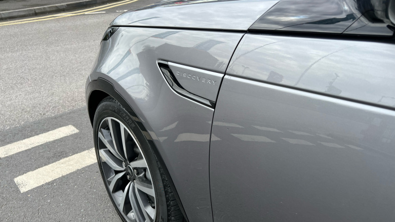 Land Rover Discovery 3.0 D300 R-Dynamic SE 5dr Auto Diesel Station Wagon